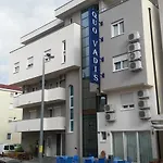 Quo Vadis לינה וארוחת בוקר 3*