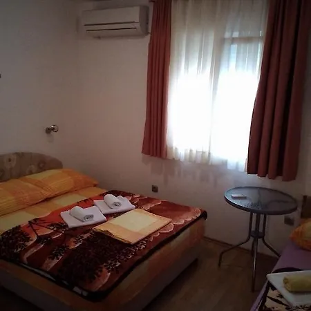 krevet i doručak Hotel Quo Vadis 3*