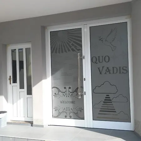 Bed & Breakfast Quo Vadis 3*